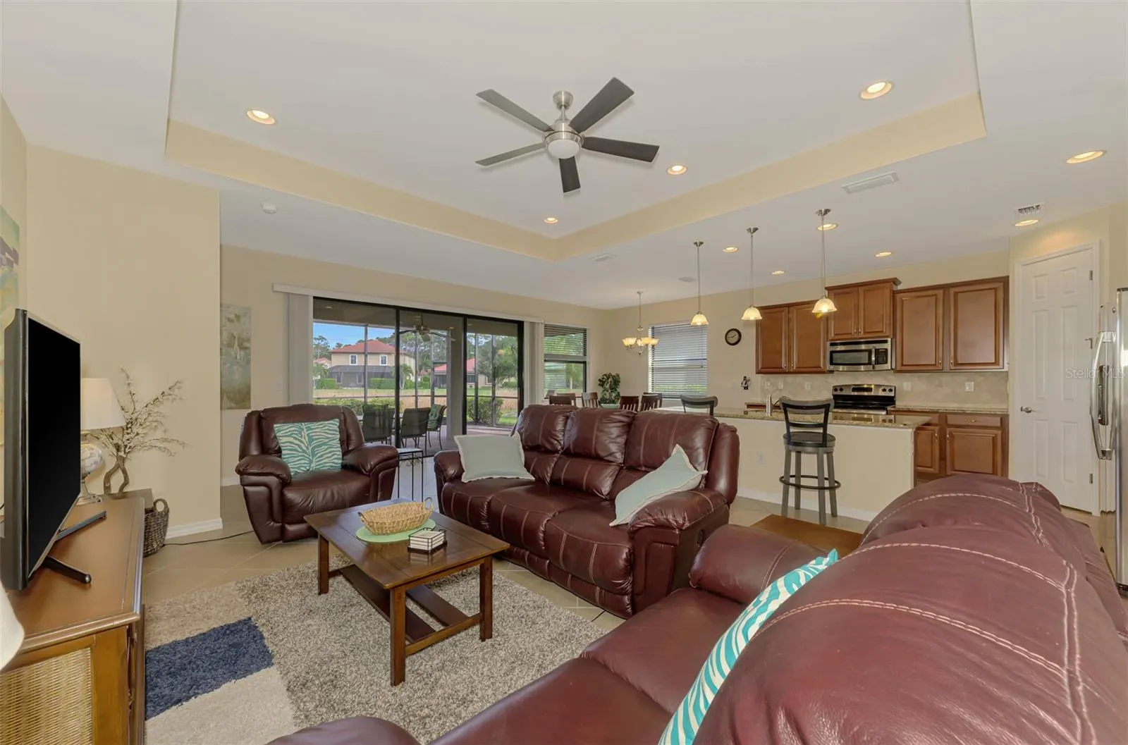 1050 BLUFFWOOD DR