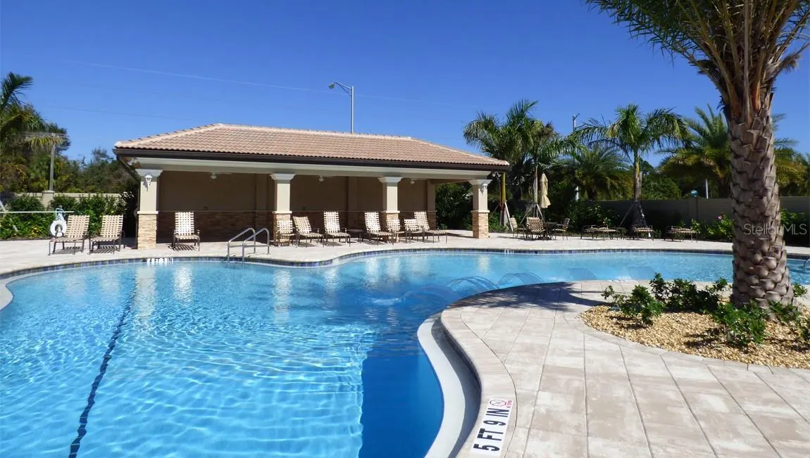 1050 BLUFFWOOD DR