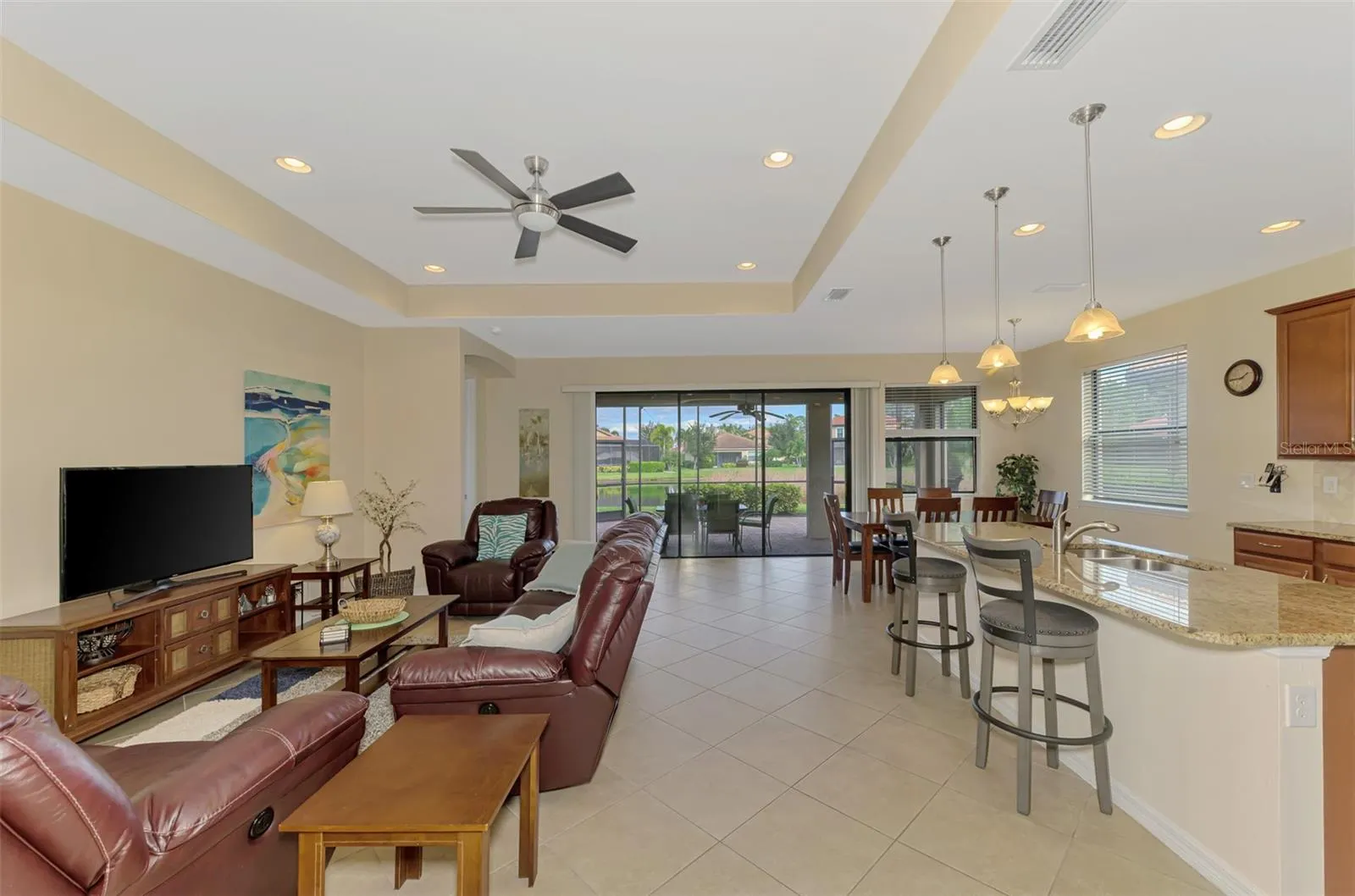1050 BLUFFWOOD DR