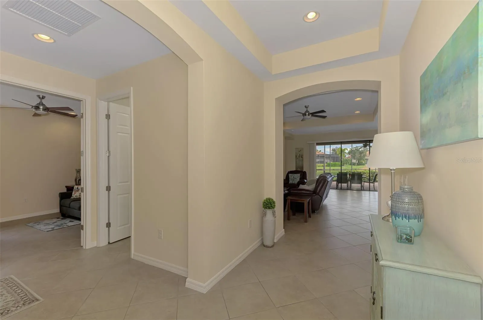 1050 BLUFFWOOD DR