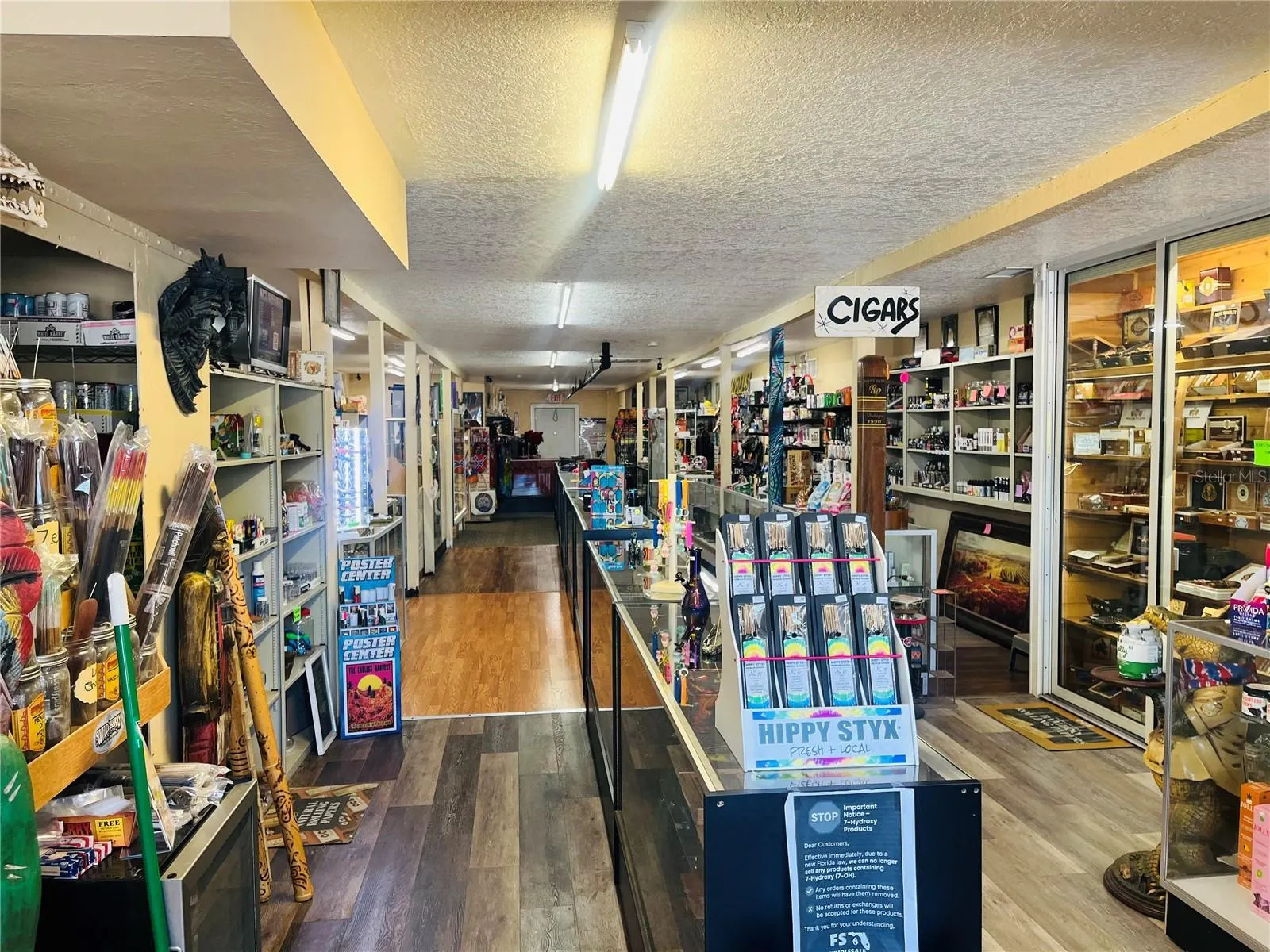 215 W OAK ST
