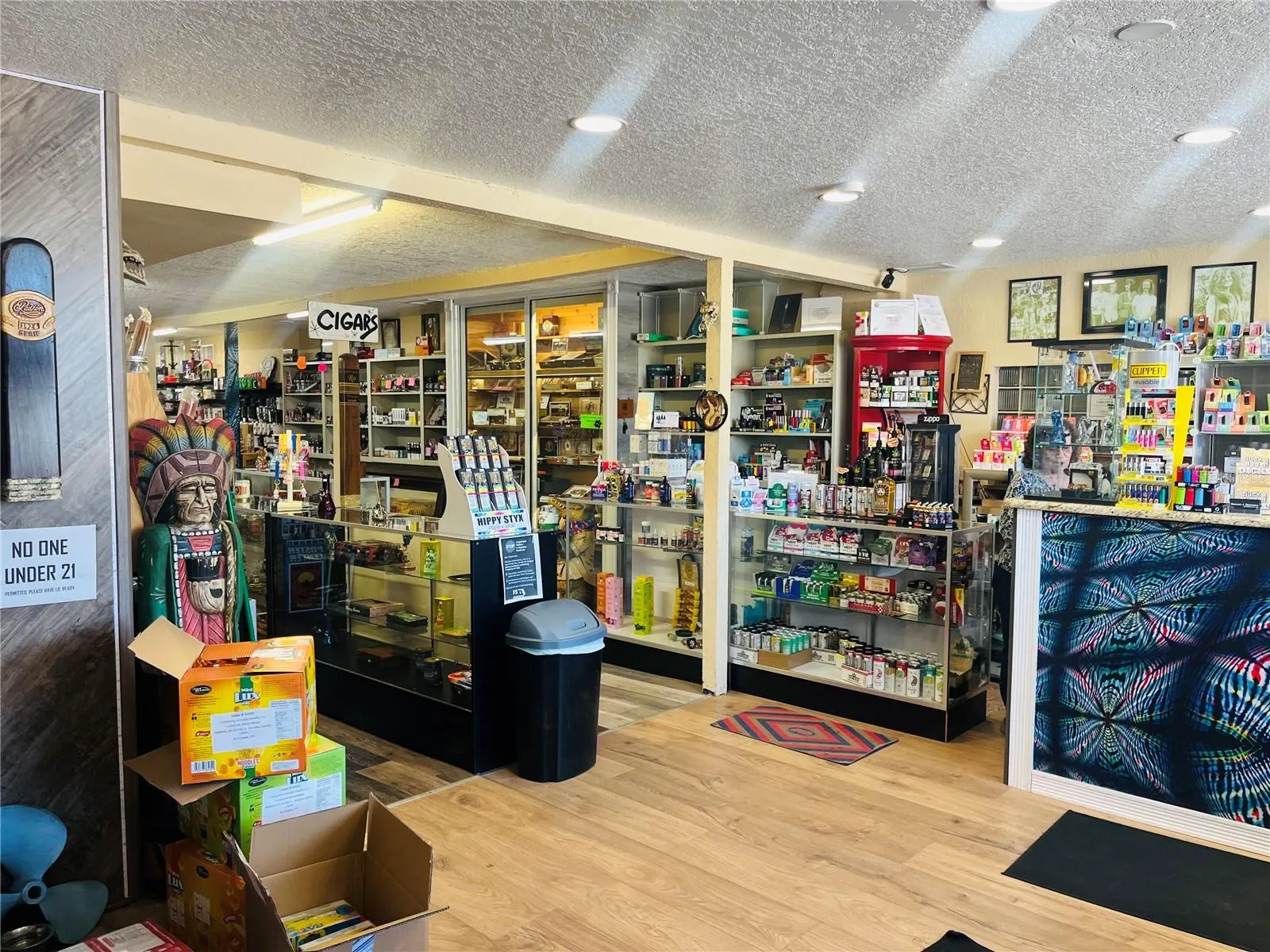215 W OAK ST