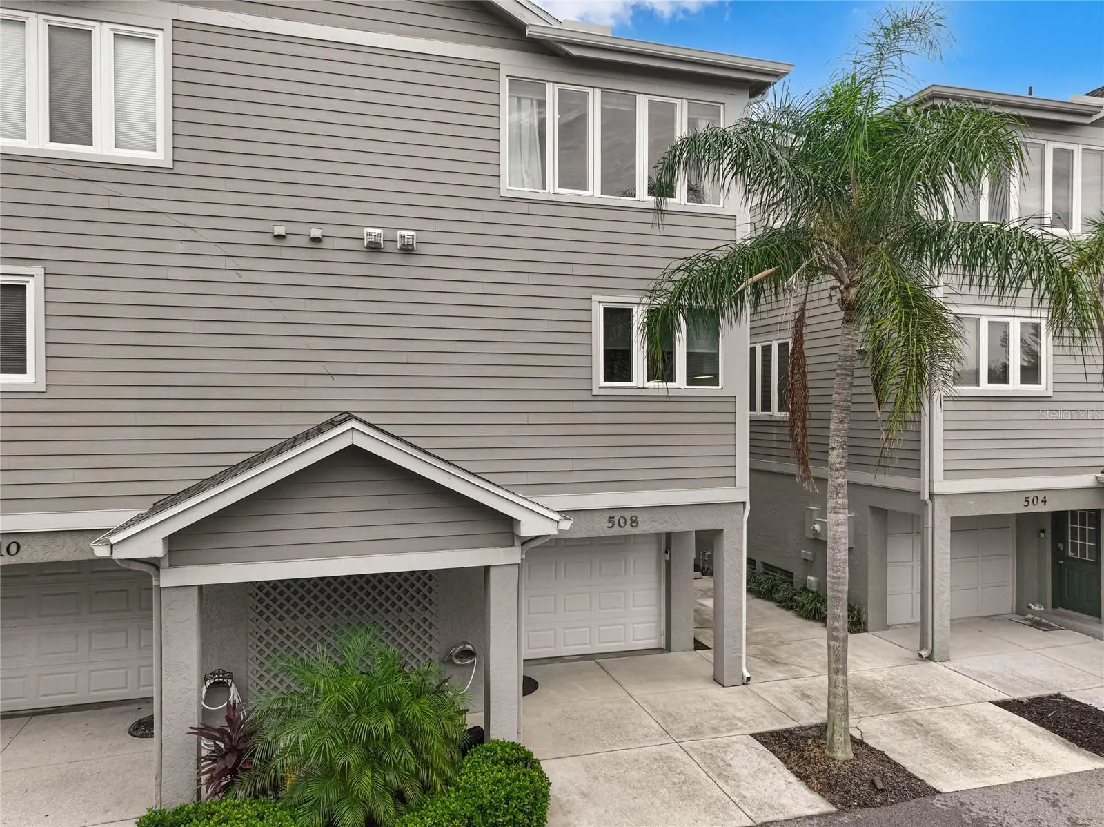 508 FOREST WAY