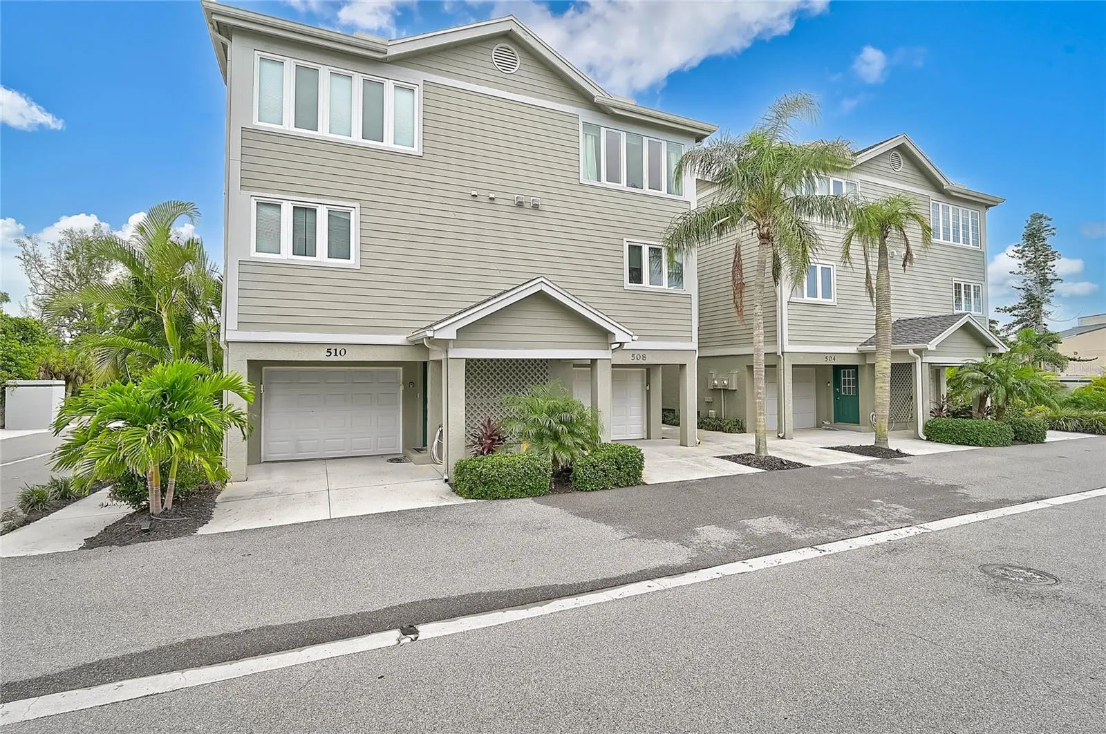 508 FOREST WAY