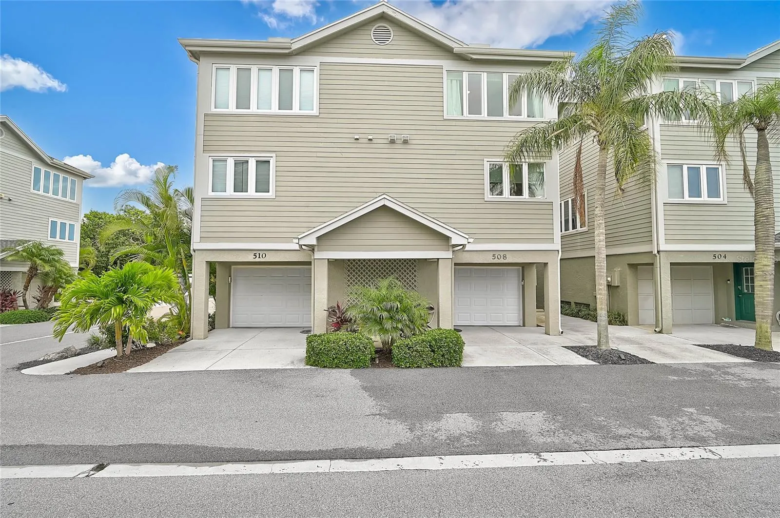 508 FOREST WAY