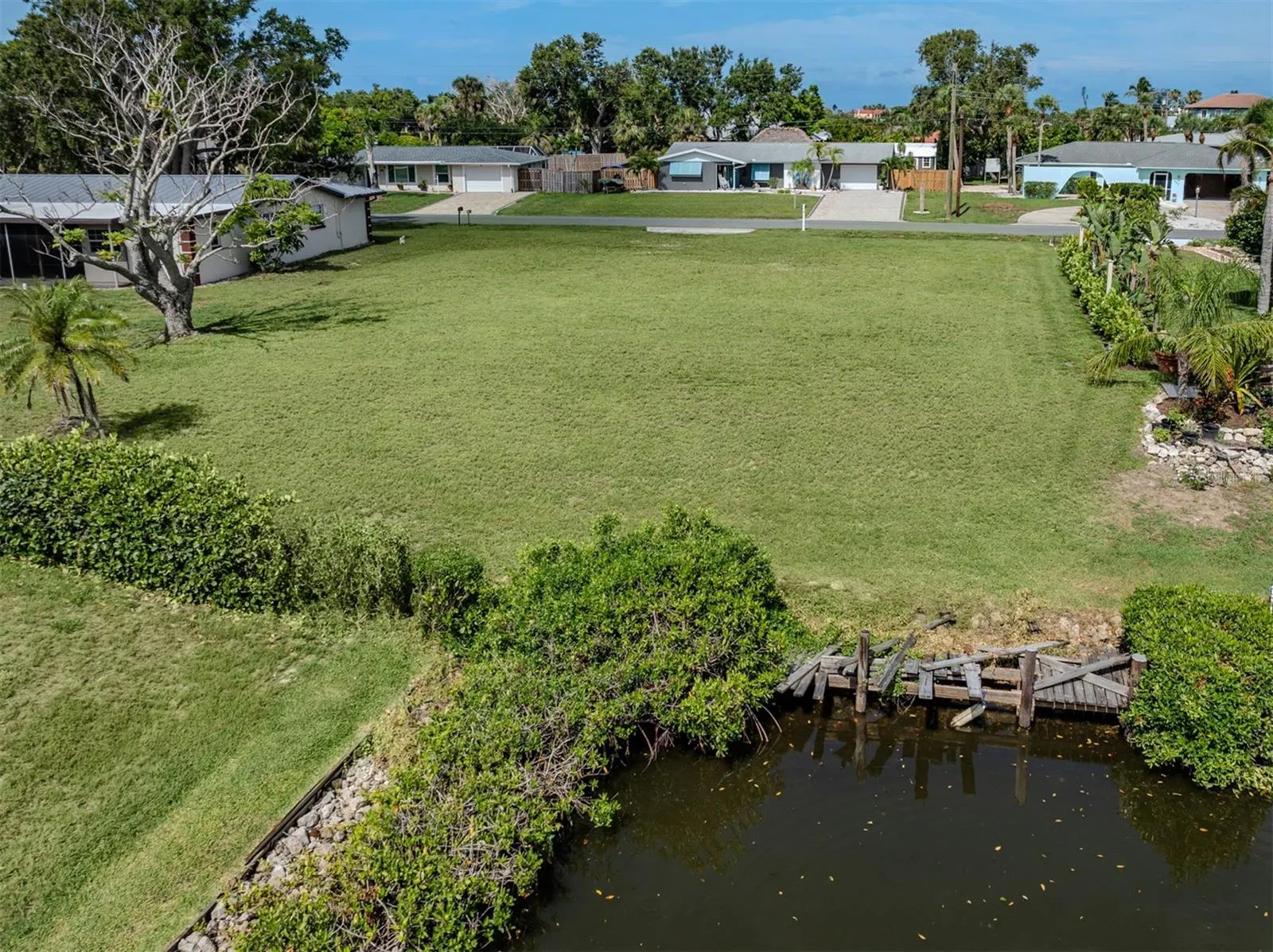 458 N SHORE DR