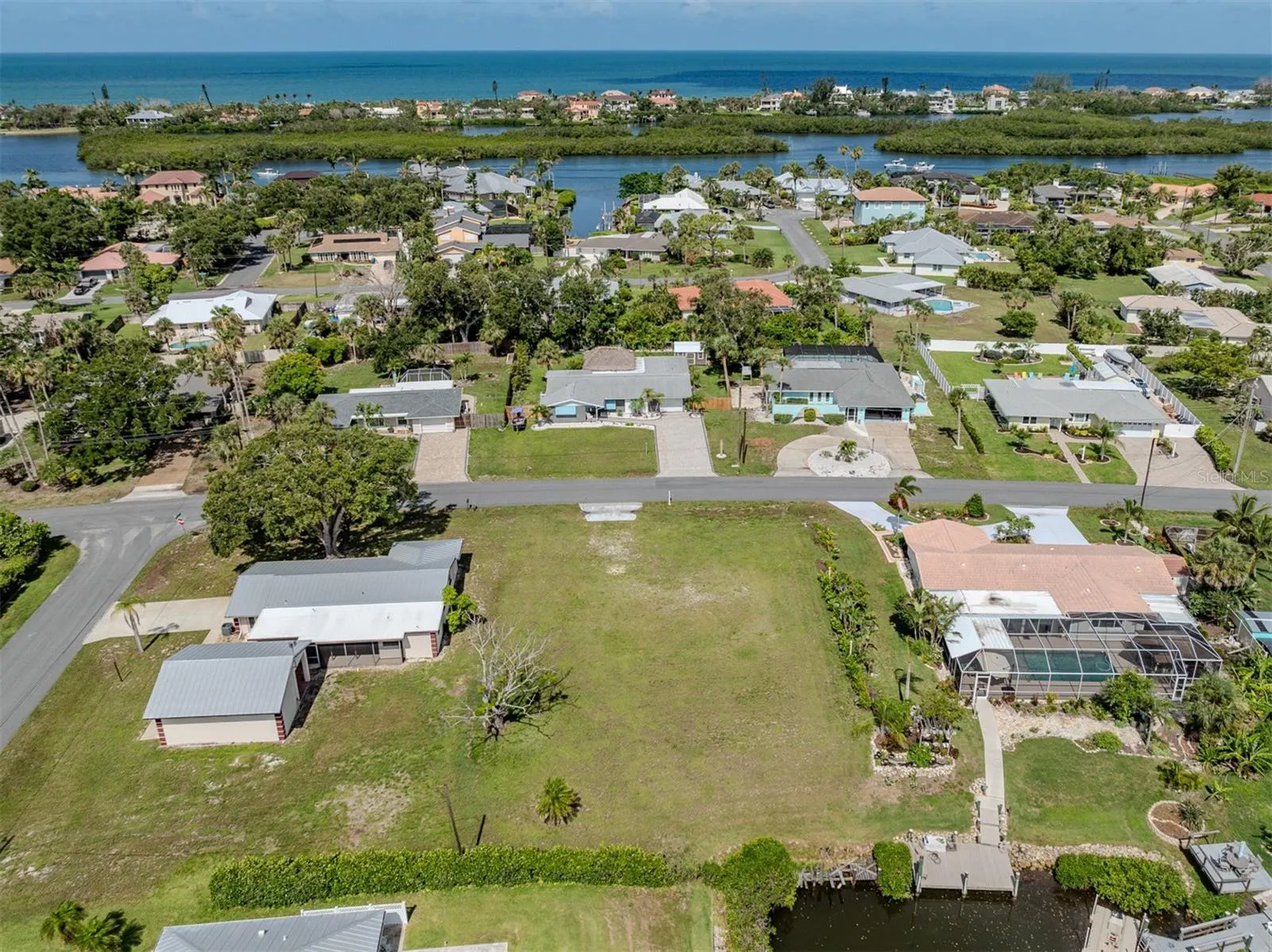 458 N SHORE DR