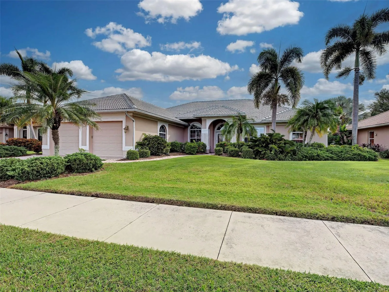 692 EGRET WALK LN
