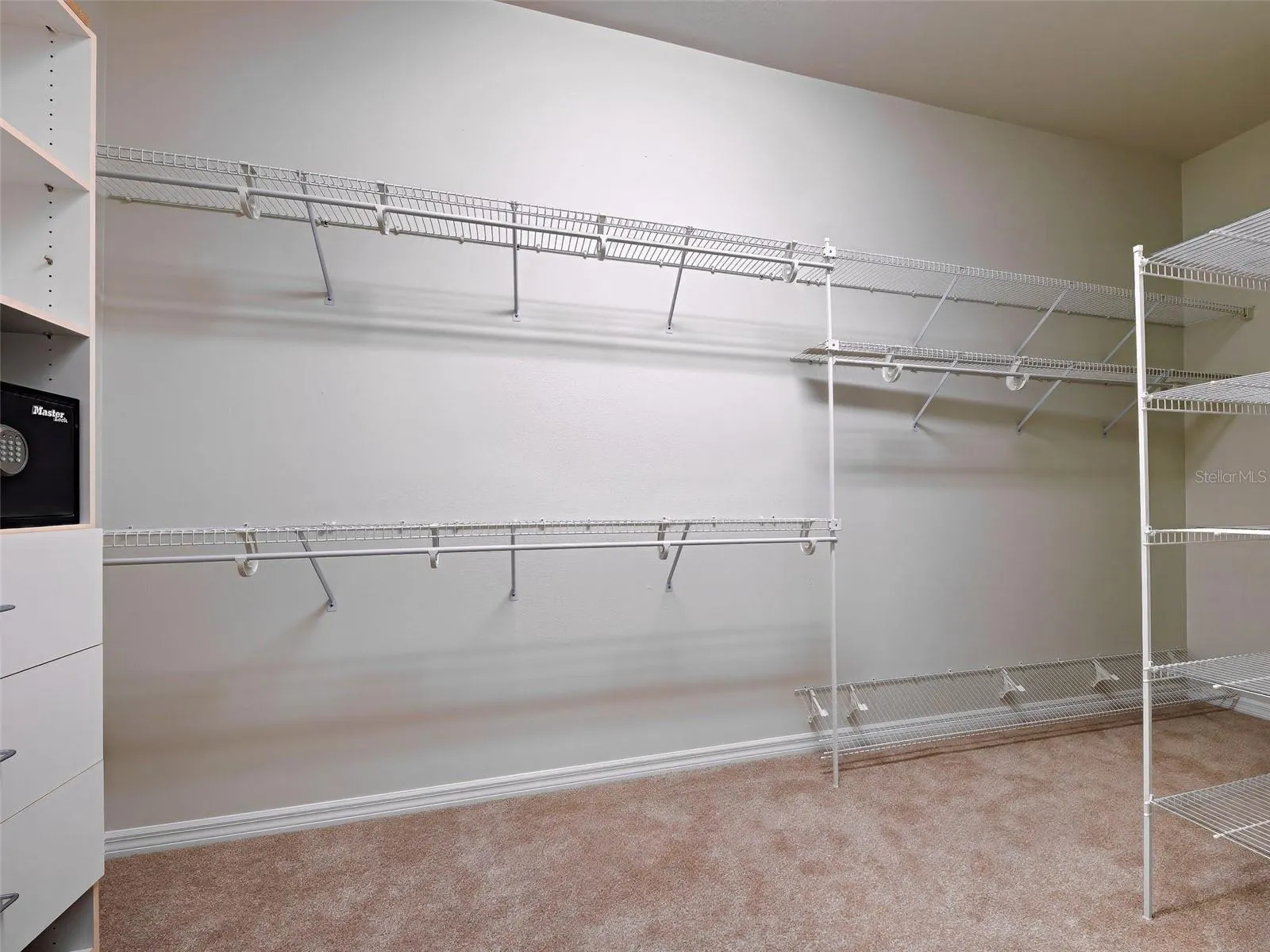 692 EGRET WALK LN