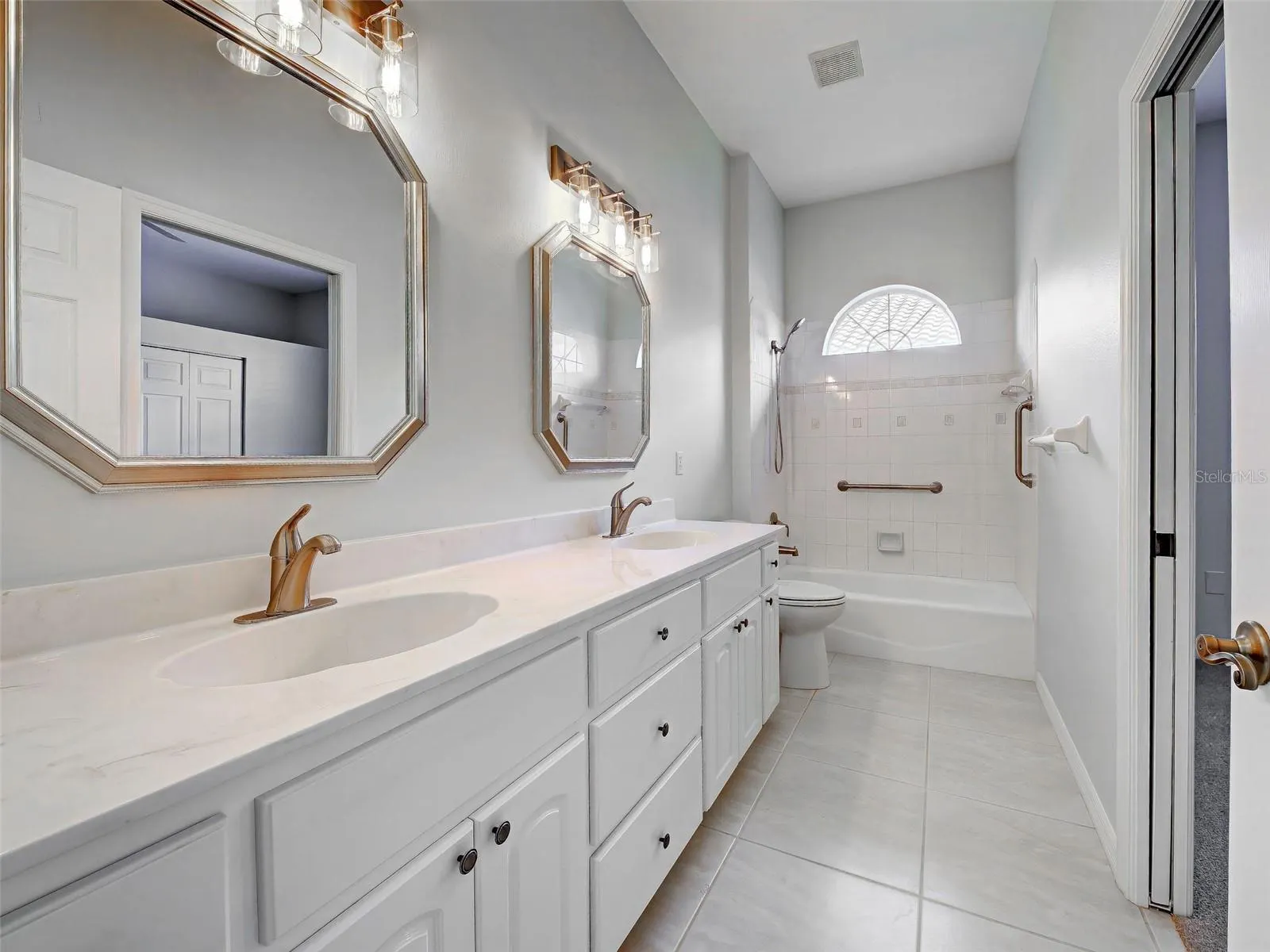692 EGRET WALK LN