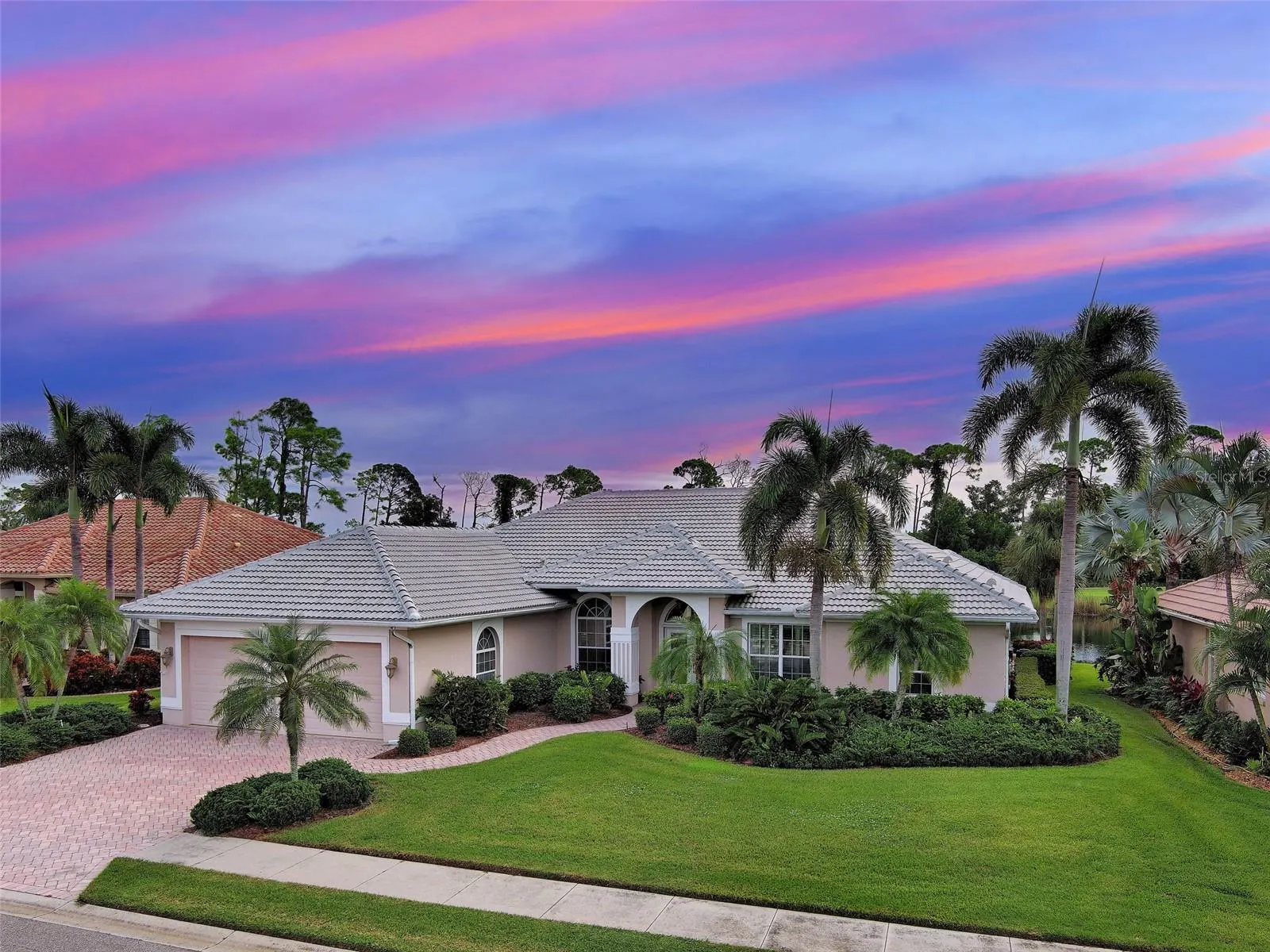 692 EGRET WALK LN