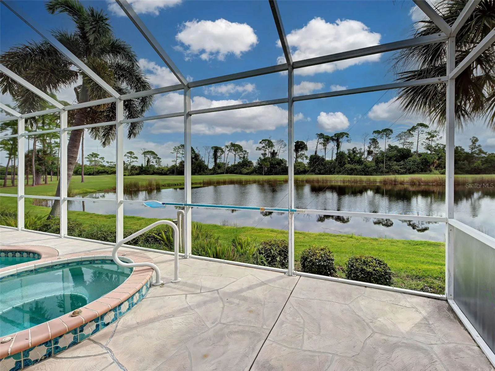 692 EGRET WALK LN