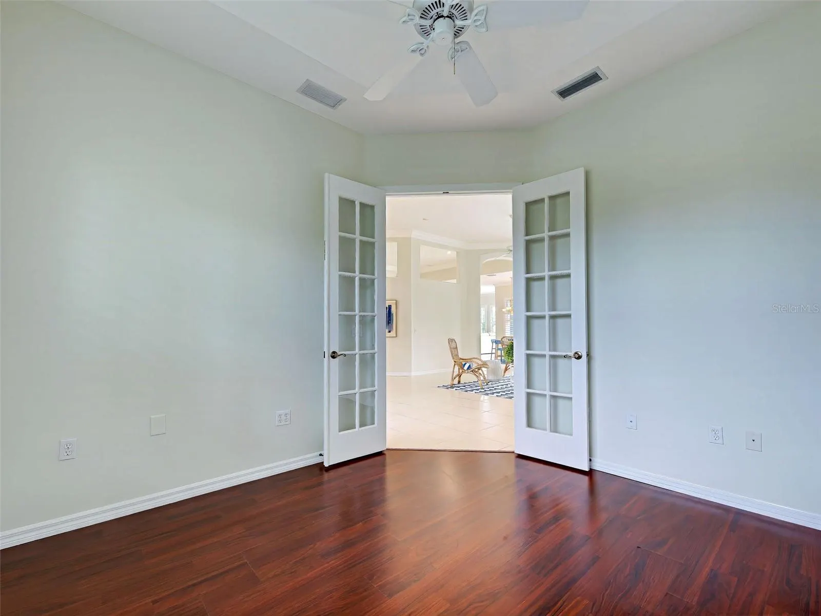 692 EGRET WALK LN