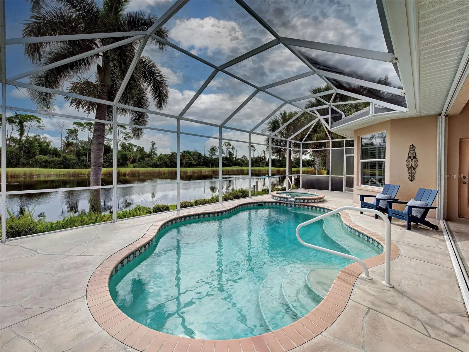 692 EGRET WALK LN