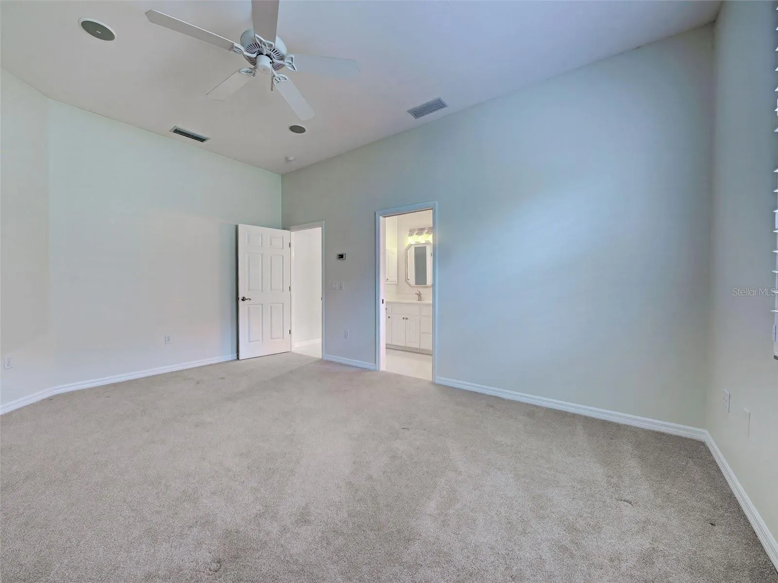692 EGRET WALK LN