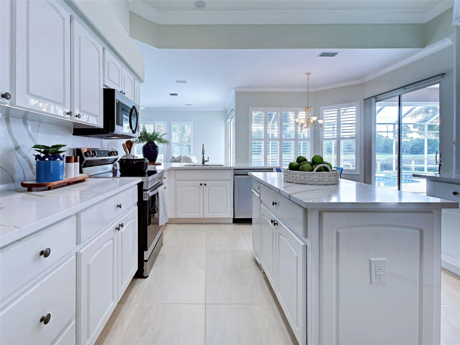 692 EGRET WALK LN