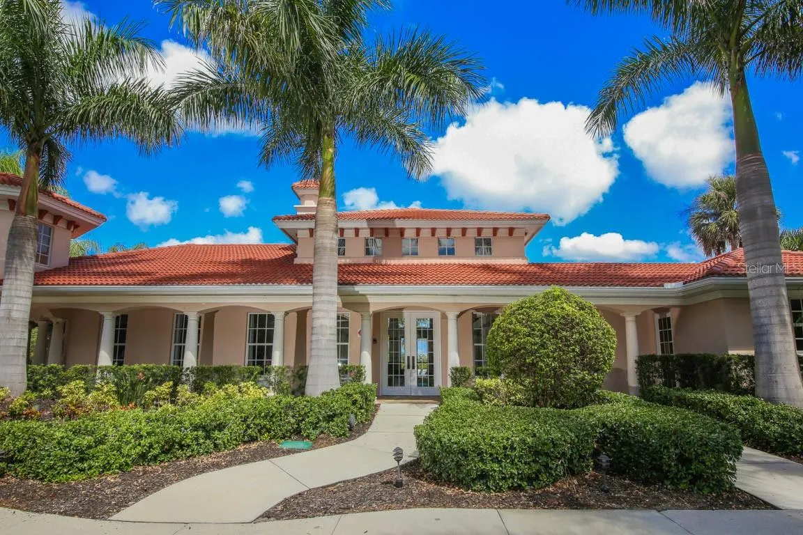 692 EGRET WALK LN