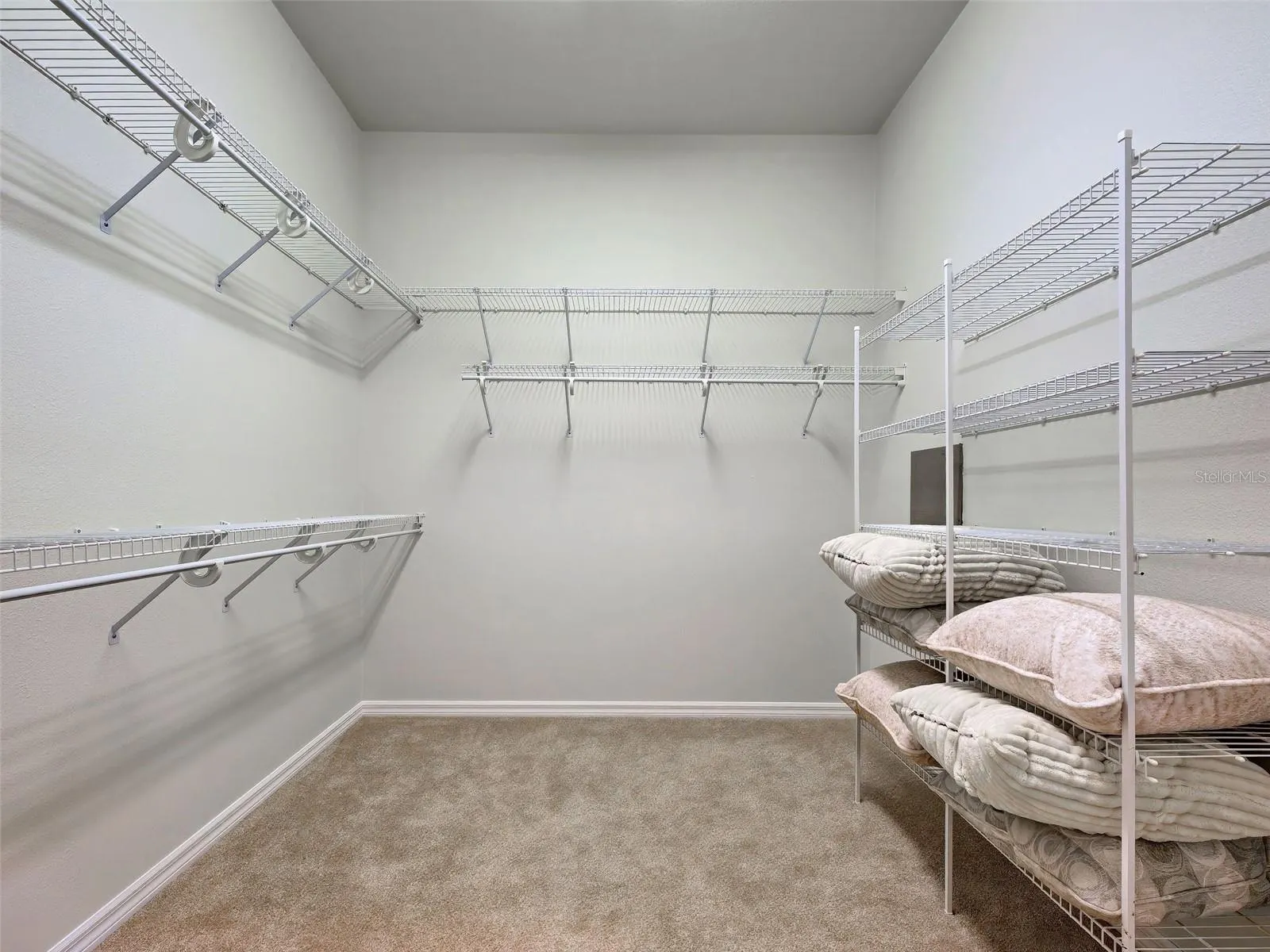 692 EGRET WALK LN