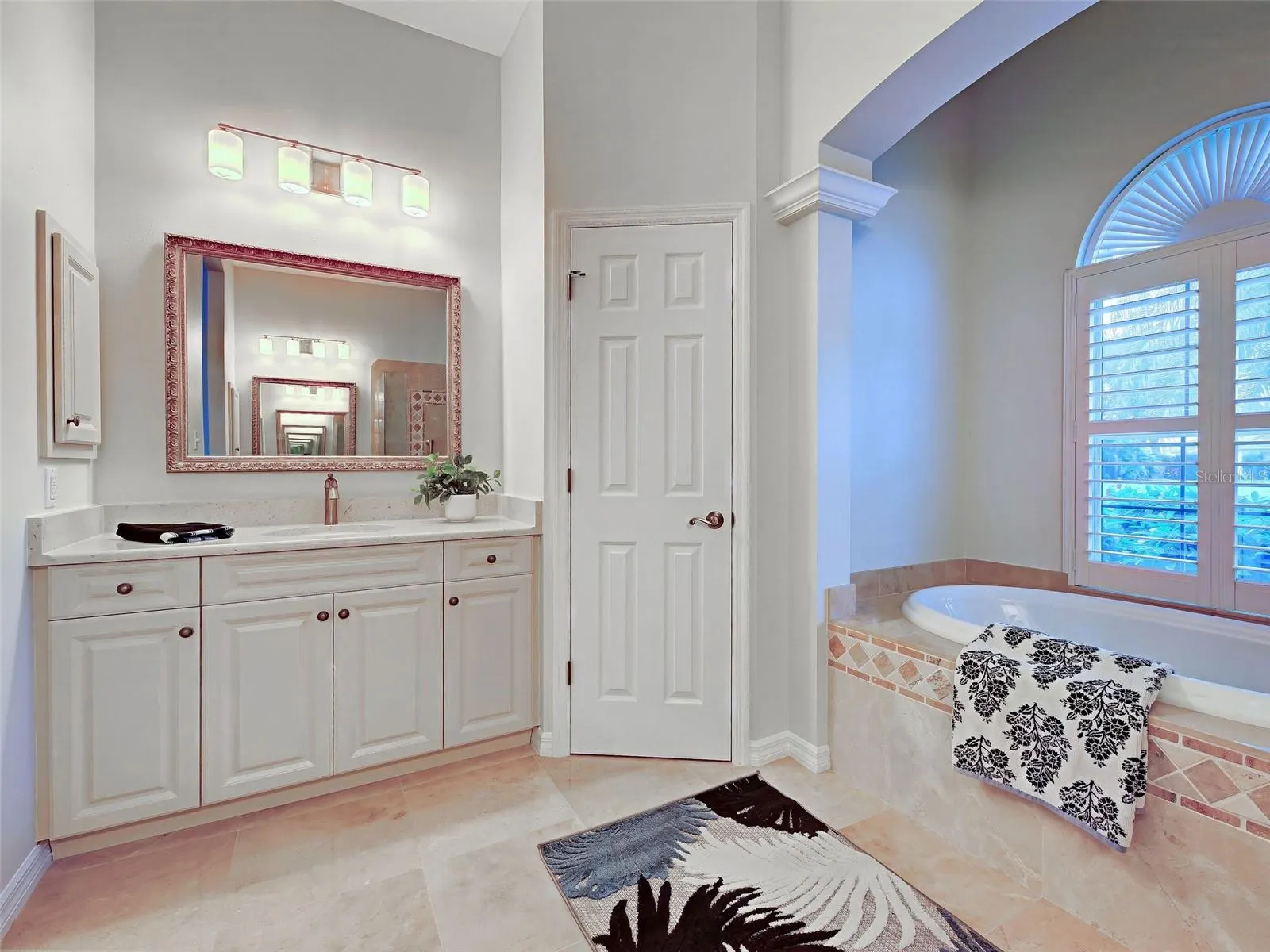692 EGRET WALK LN