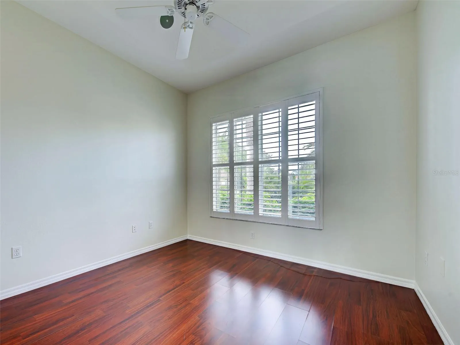 692 EGRET WALK LN