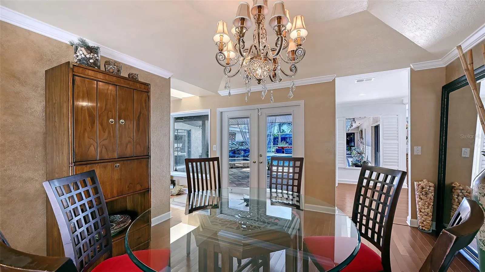 1109 DELACROIX CIR