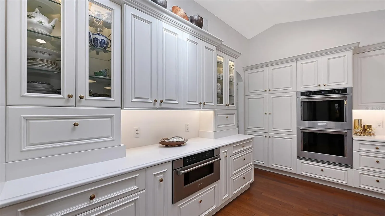 1109 DELACROIX CIR