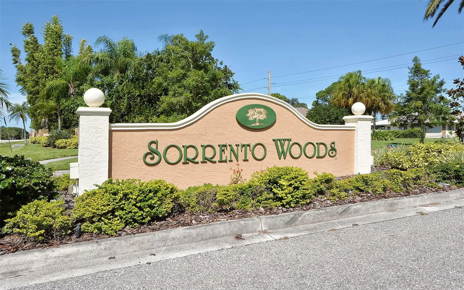 1109 DELACROIX CIR