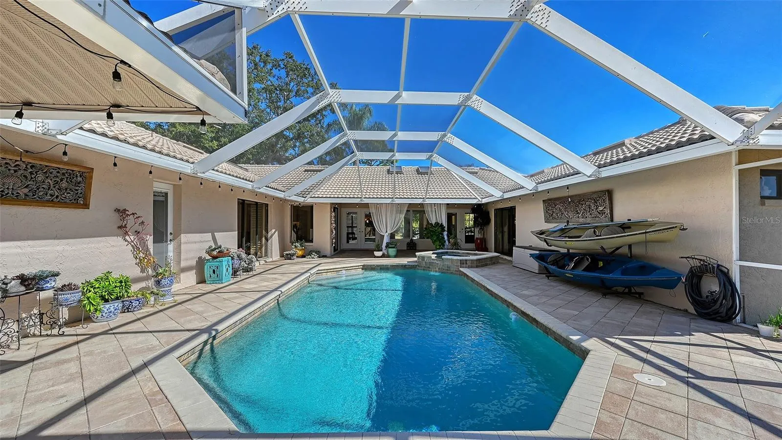 1109 DELACROIX CIR
