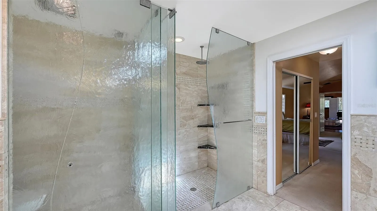 1109 DELACROIX CIR