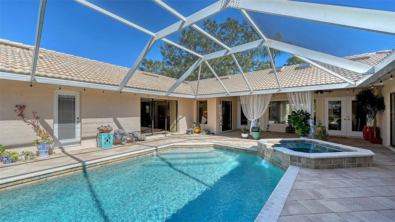 1109 DELACROIX CIR