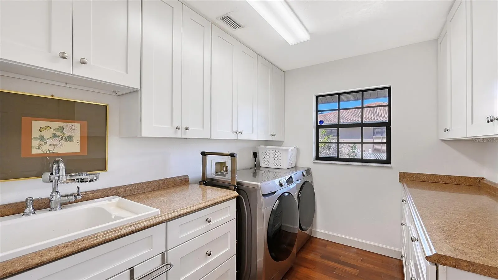 1109 DELACROIX CIR