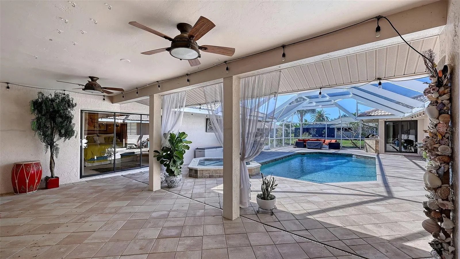 1109 DELACROIX CIR