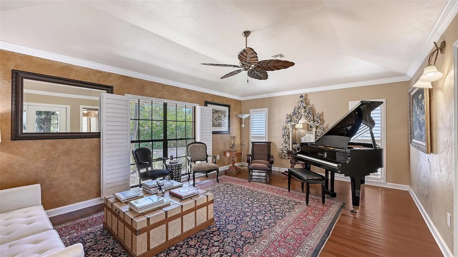 1109 DELACROIX CIR