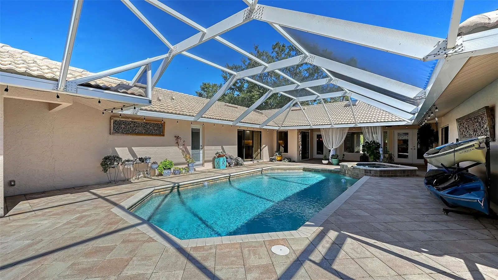 1109 DELACROIX CIR