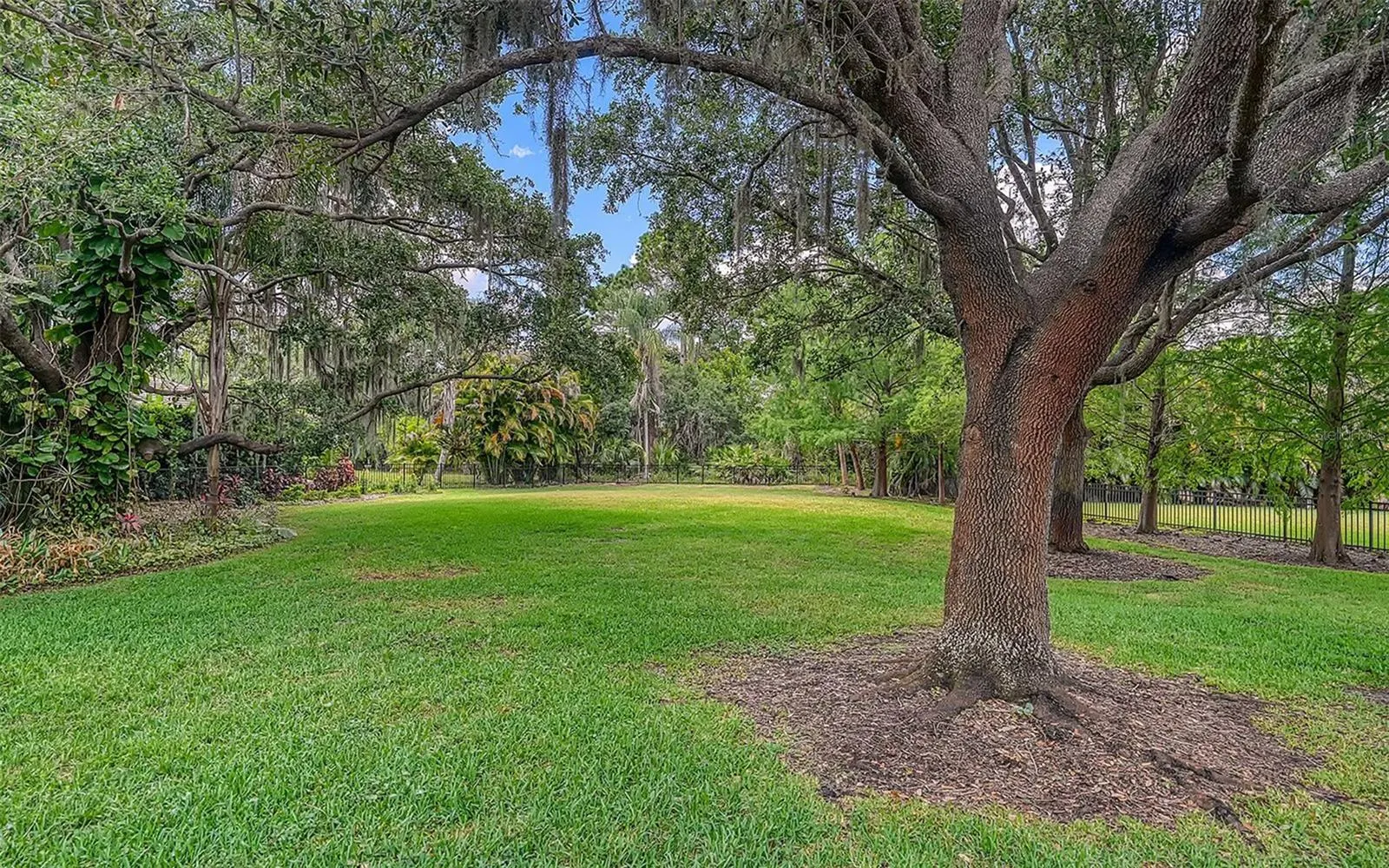 1109 DELACROIX CIR