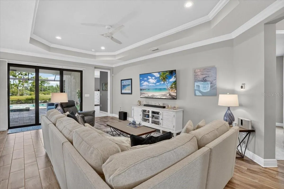 406 ARIANO AVE