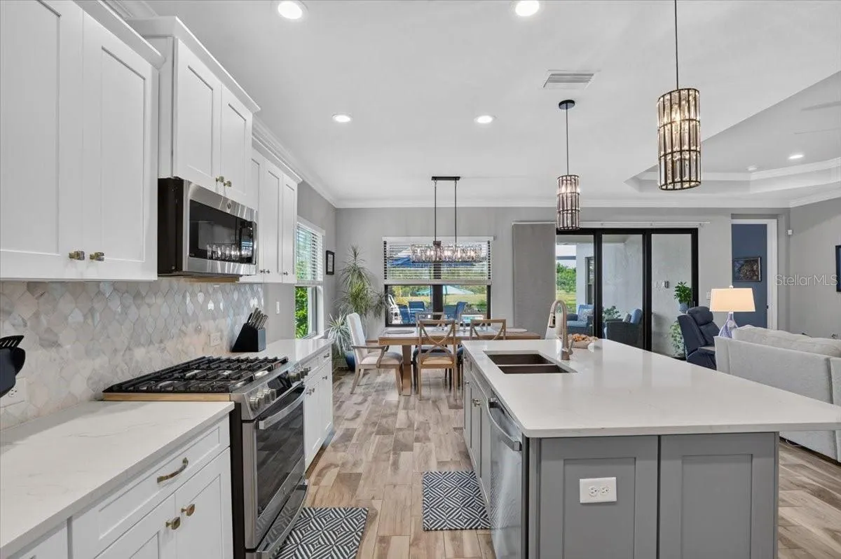 406 ARIANO AVE