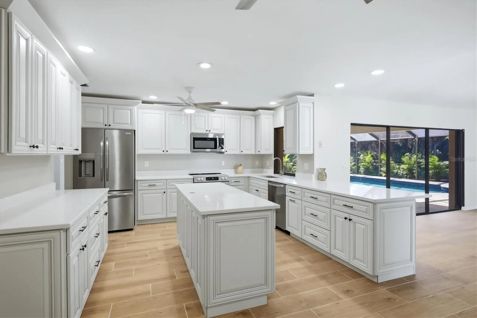 620 HIBISCUS DR