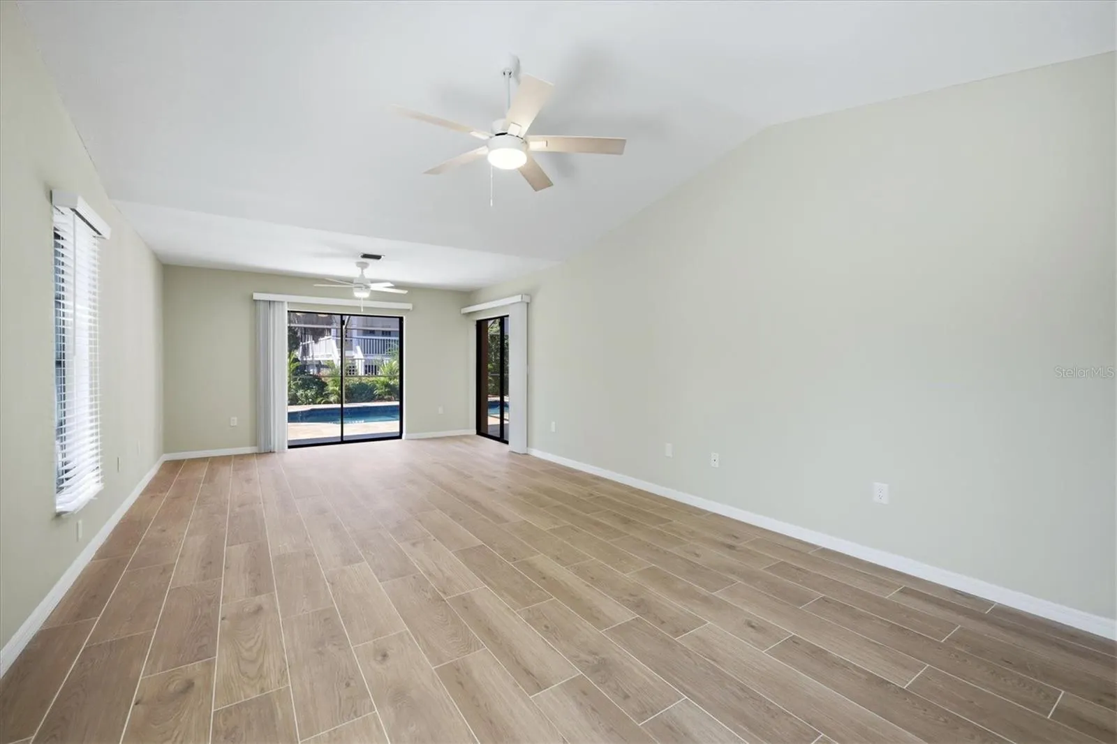 620 HIBISCUS DR