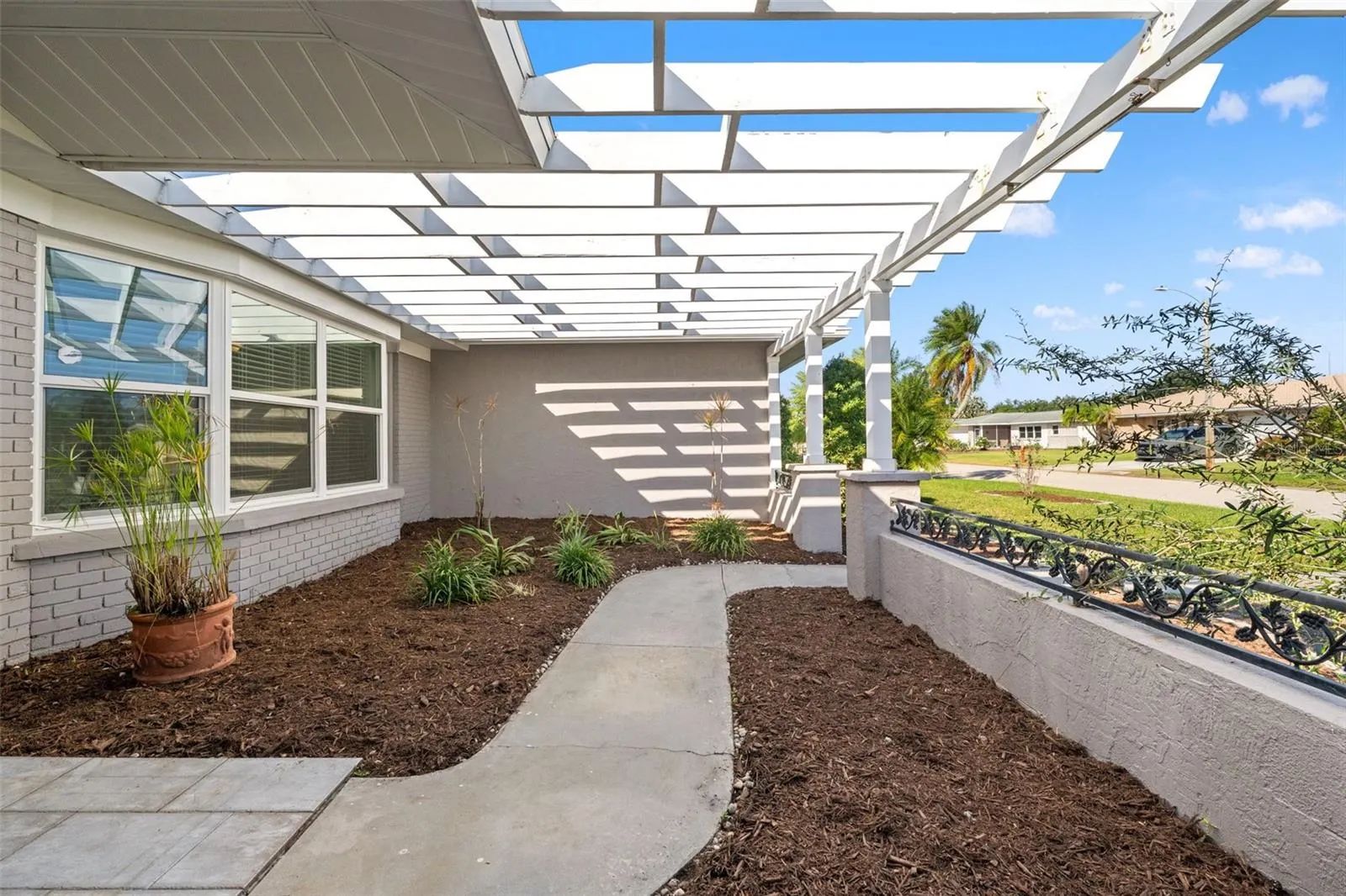 512 GLEN OAK RD