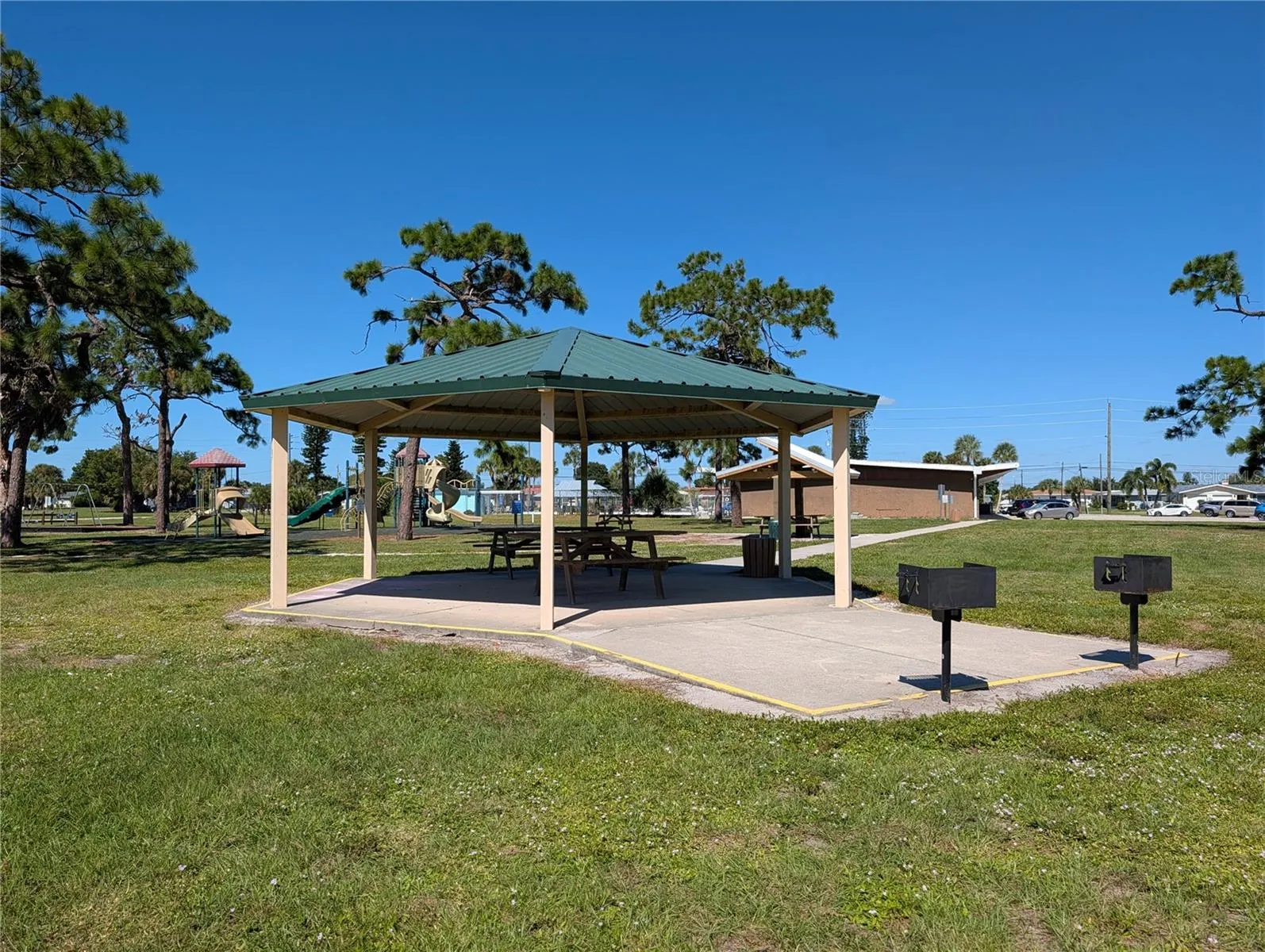 512 GLEN OAK RD