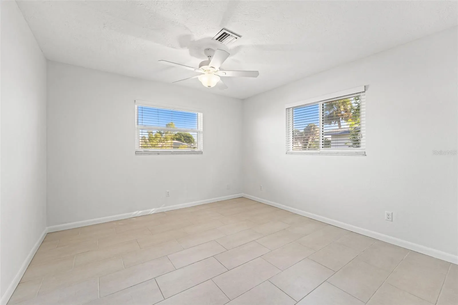 512 GLEN OAK RD