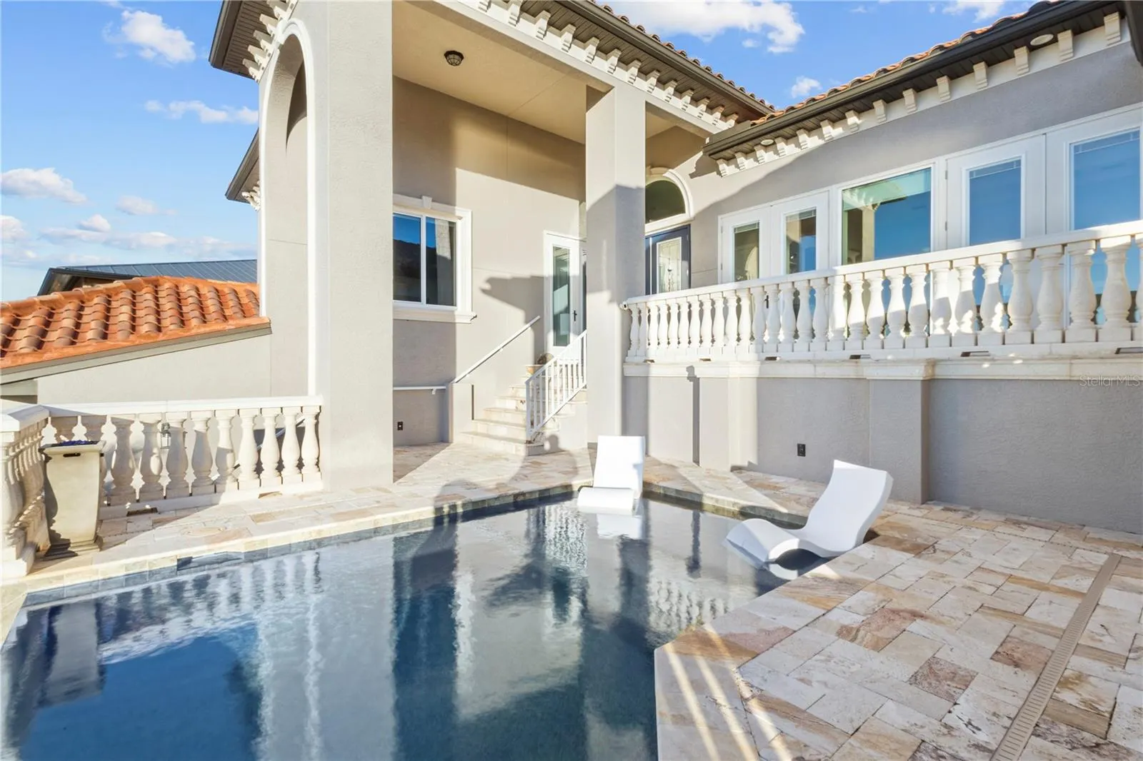 107 SUNSET DR