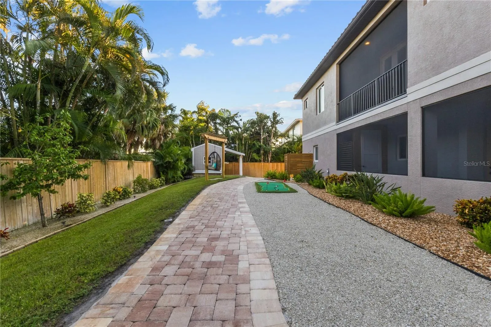 107 SUNSET DR