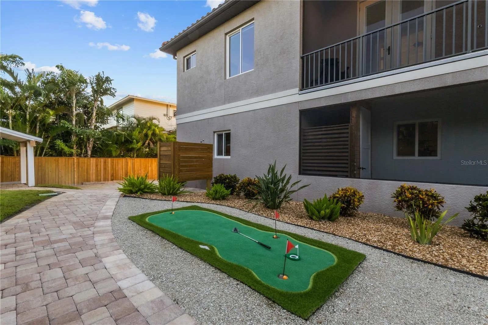 107 SUNSET DR