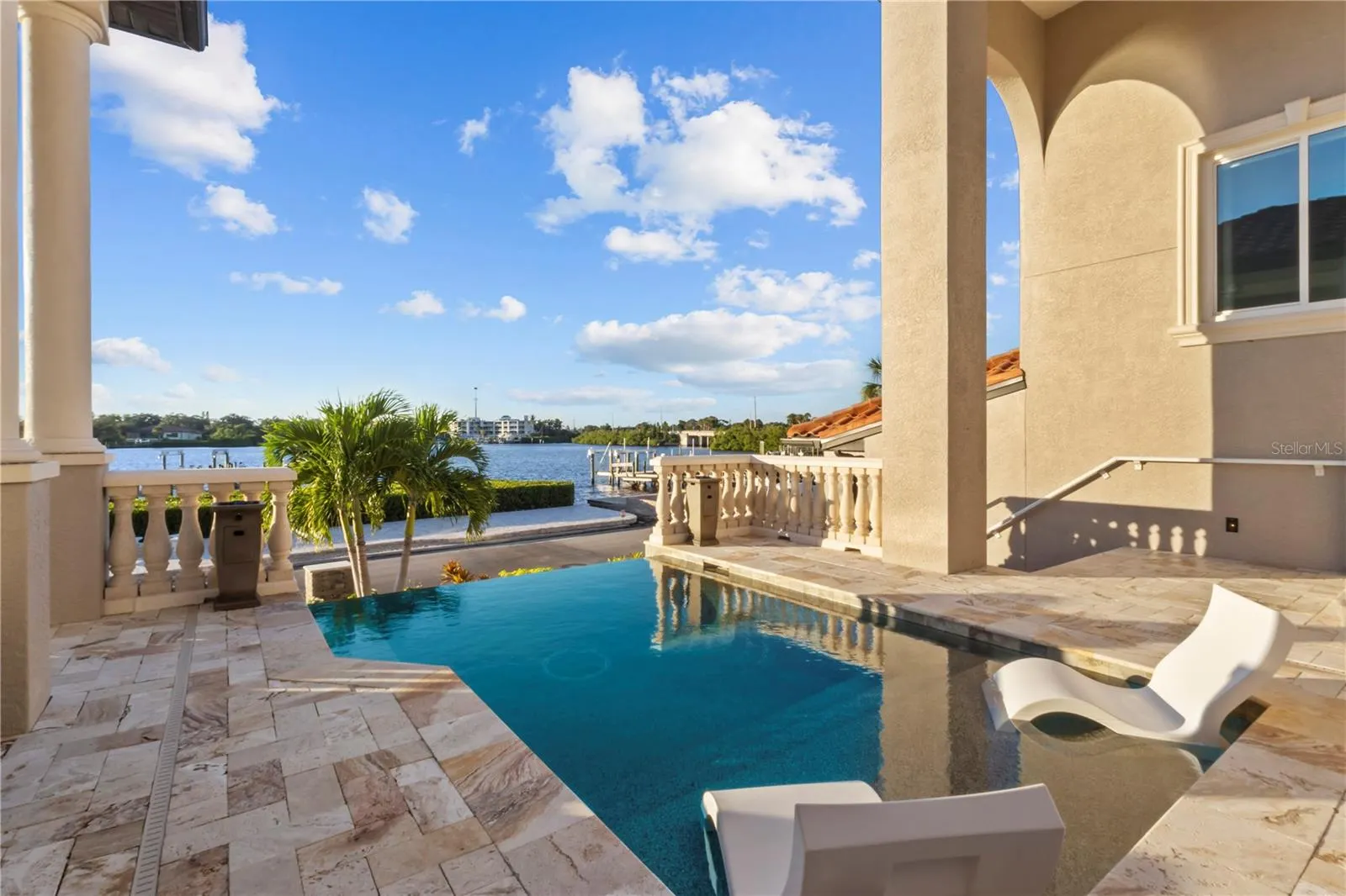 107 SUNSET DR