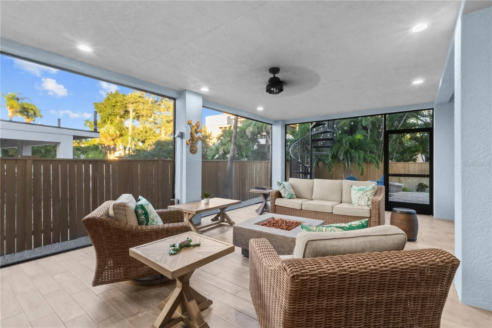 107 SUNSET DR
