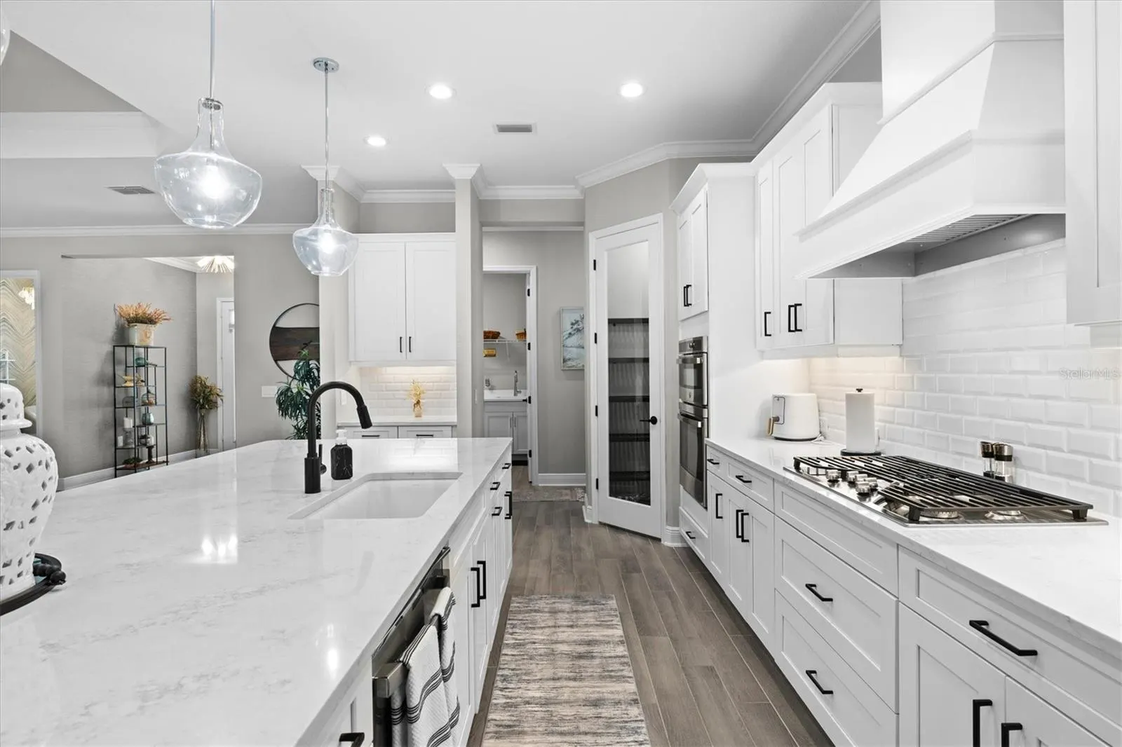 21221 HOLMES CIR