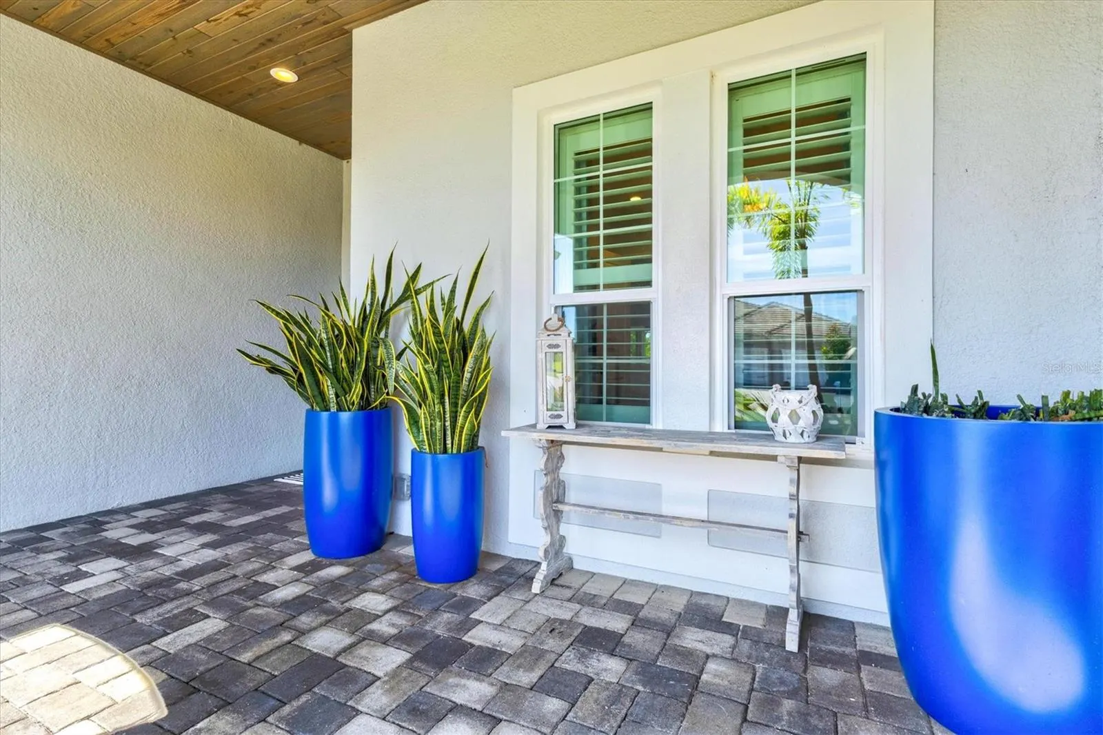 21221 HOLMES CIR