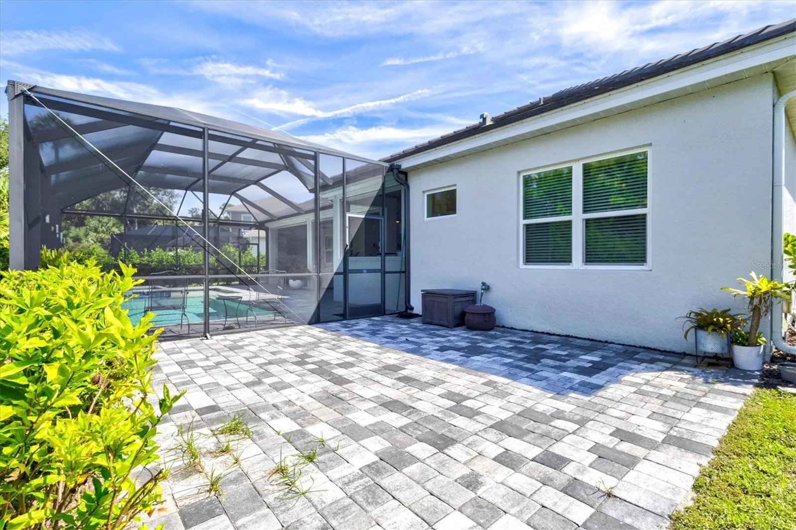 21221 HOLMES CIR